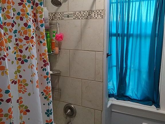 upstairs full bath