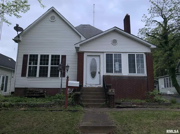 28 South St, Harrisburg, IL 62946