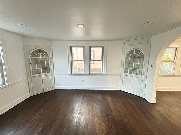 2nd image of 409 E Washington Ave