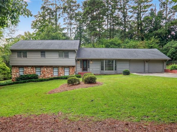 447 Cove Dr NE