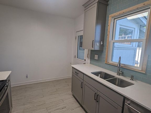 5th image of 1499 Ridgewood Ave