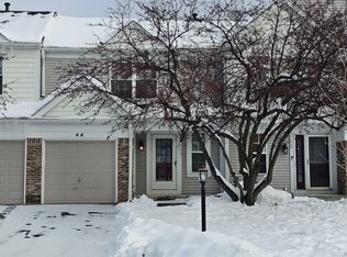 44 E Shag Bark Ln, Streamwood, IL 60107