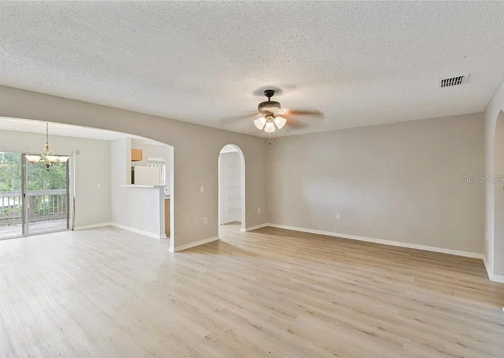 3 bed, 2.5 bath, 1764 sqft, $1,995 — Photo 3