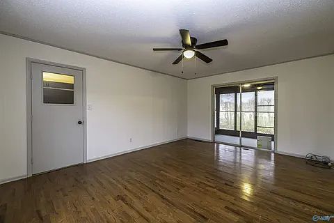 5th image of 106 Stacy Ln