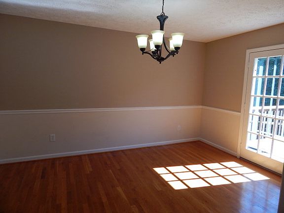 4th image of 692 Poplar Trce