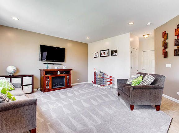 3rd image of 3104 Venetian Way