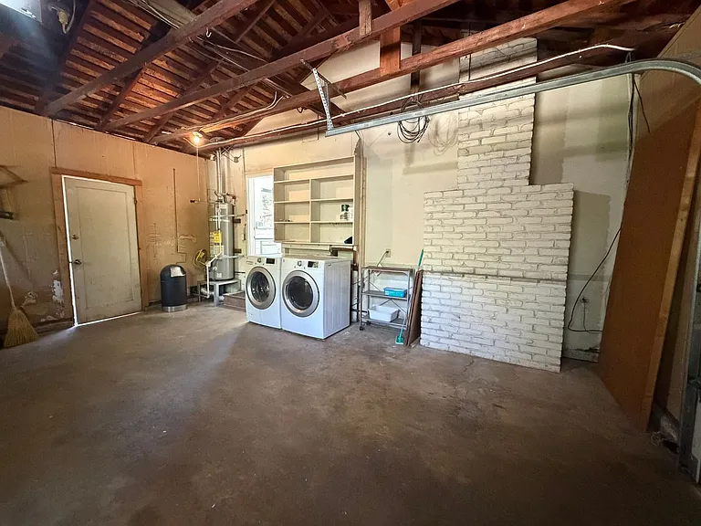 6039 Van Alstine Ave — Photo 27