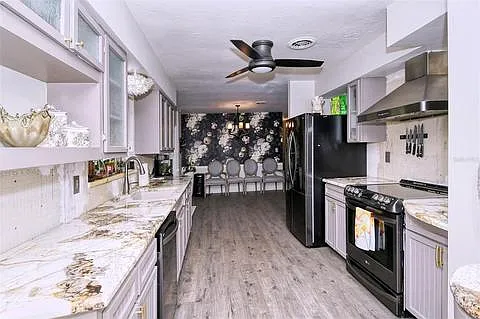 N Lake Dr, Sarasota — Photo 4