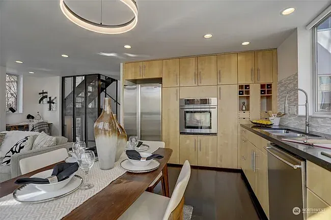 2 bed, 2.5 bath, 1070 sqft, $4,500 — Photo 3