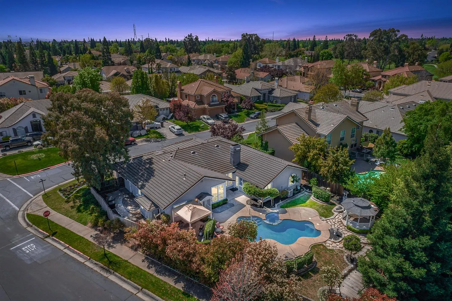 2031 Blackheath Ln photo 1
