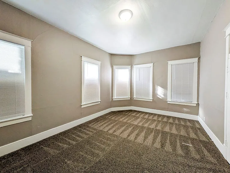 1045 Long Ave — Photo 12