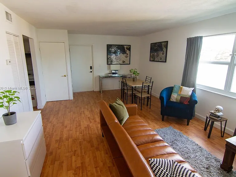 753 Michigan Ave #3D — Photo 2