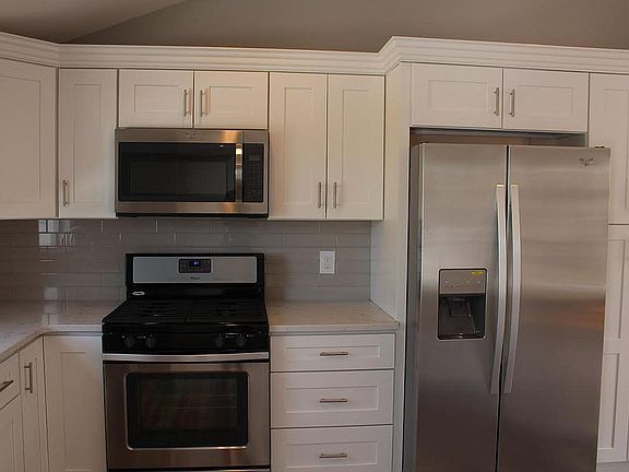 2nd image of 2351 Jackson Ave
