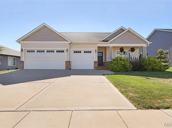 7104 Richmond Dr, Glen Carbon, IL 62034