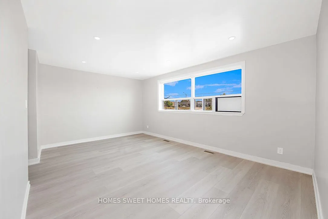 4 bed, $2,500 — Photo 2