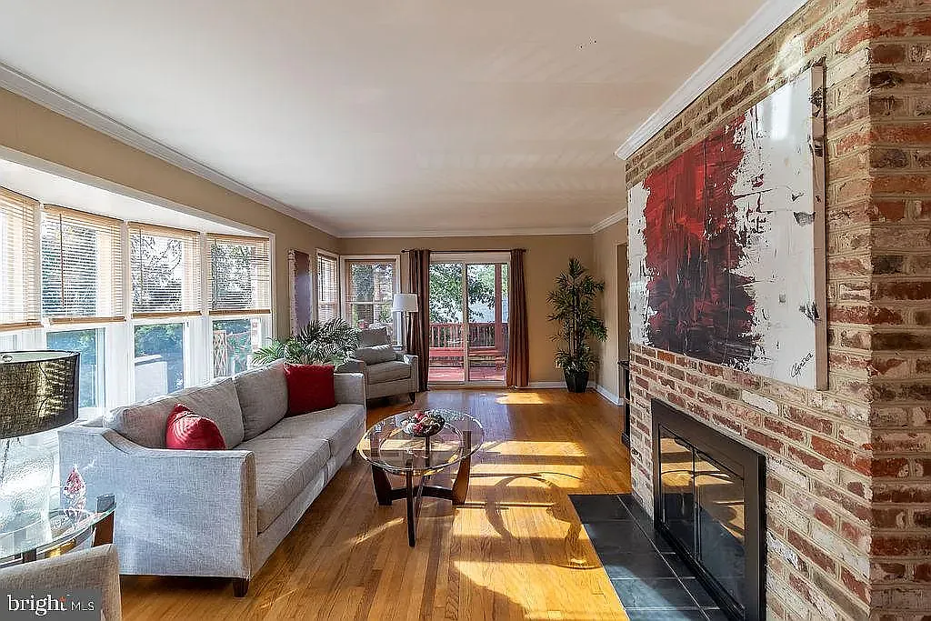 8212 Clay Dr — Photo 2