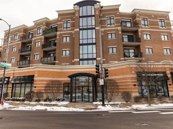 5588 N Lincoln Ave #402, Chicago, IL 60659