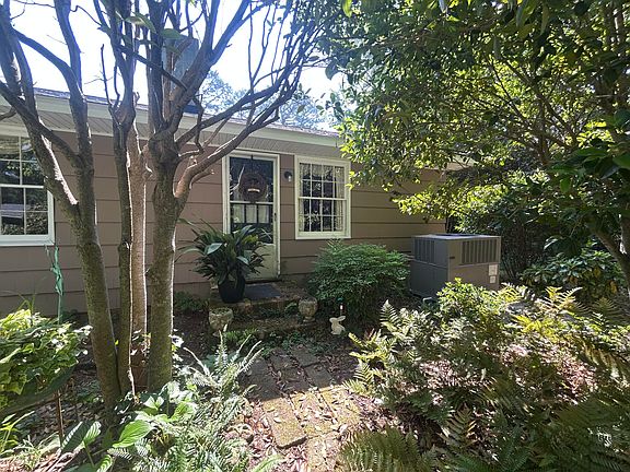 4th image of 853 Oleander Dr SE
