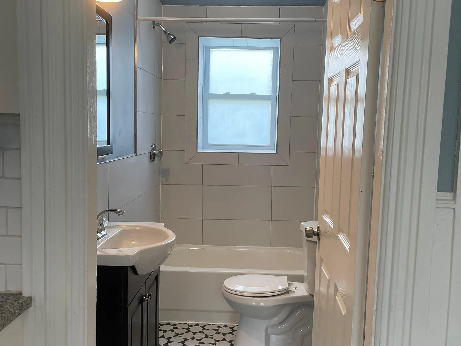 3 bed, 1237 sqft, $3,000 — Photo 4