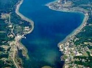 5190 Main St, Onekama, MI 49675