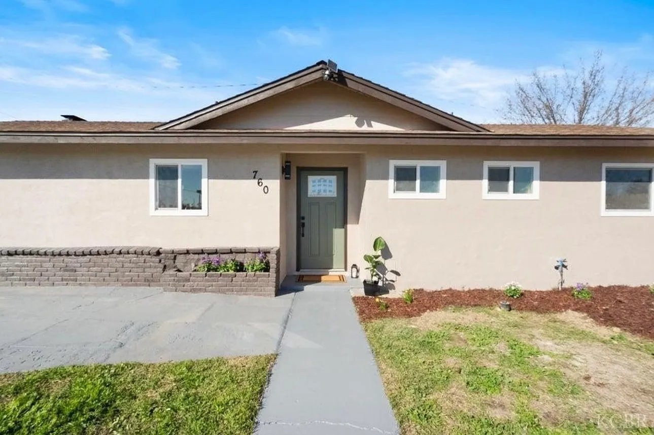 3 bed, $2,400 — Photo 3