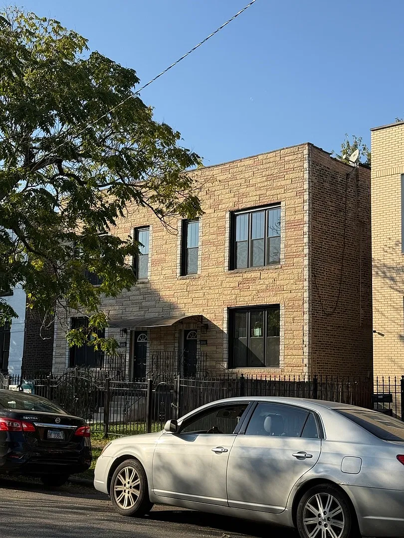 2 bed, 800 sqft, $1,950 — Photo 2