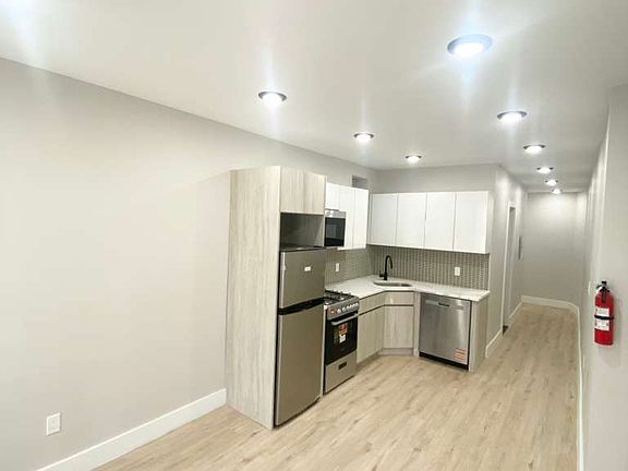 3rd image of 330 50th St #U53