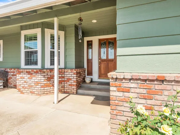 10165 Equestrian Dr, Elk Grove, CA 95624