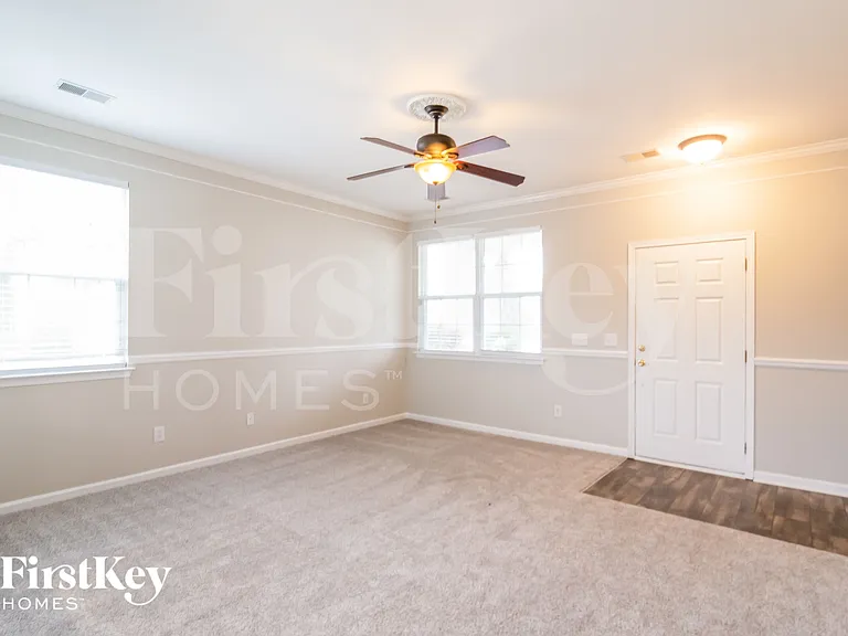 205 Commencement Blvd — Photo 4
