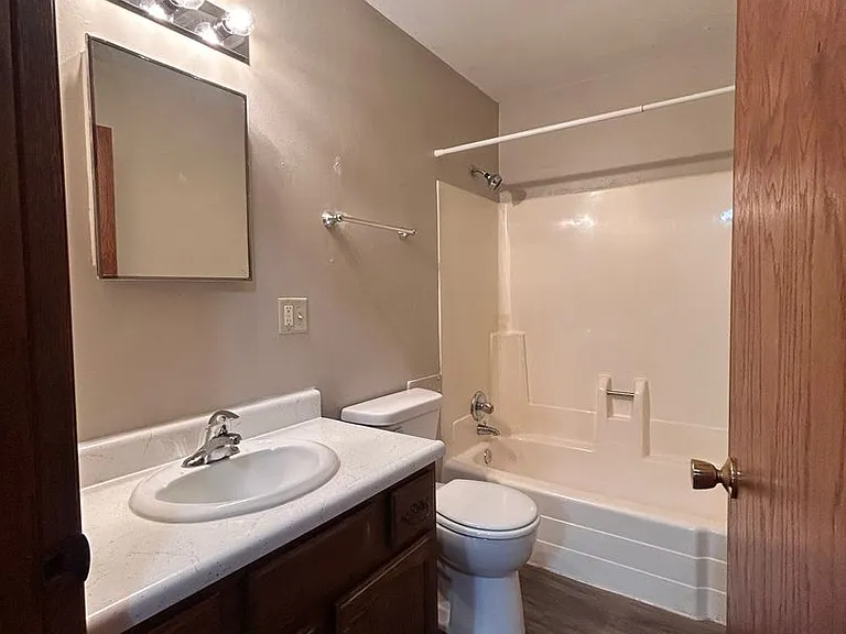220 S Holly Ave — Photo 7