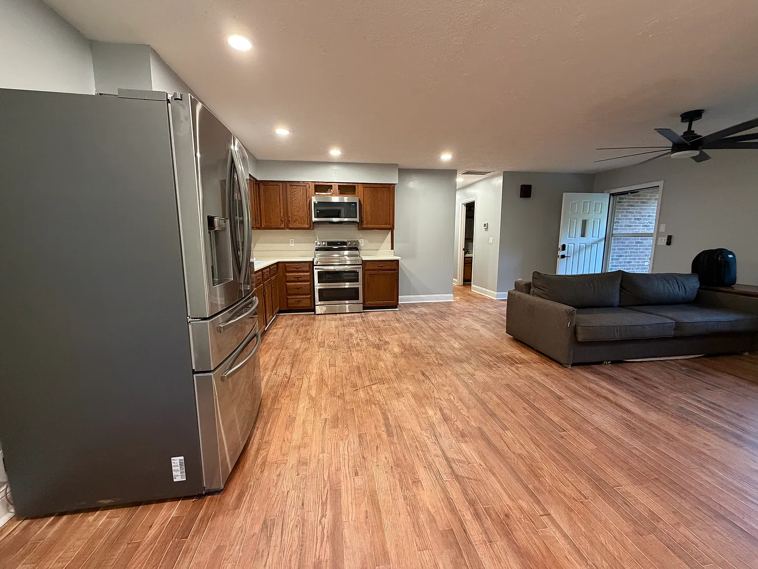 2 bed, 1200 sqft, $2,500 — Photo 2