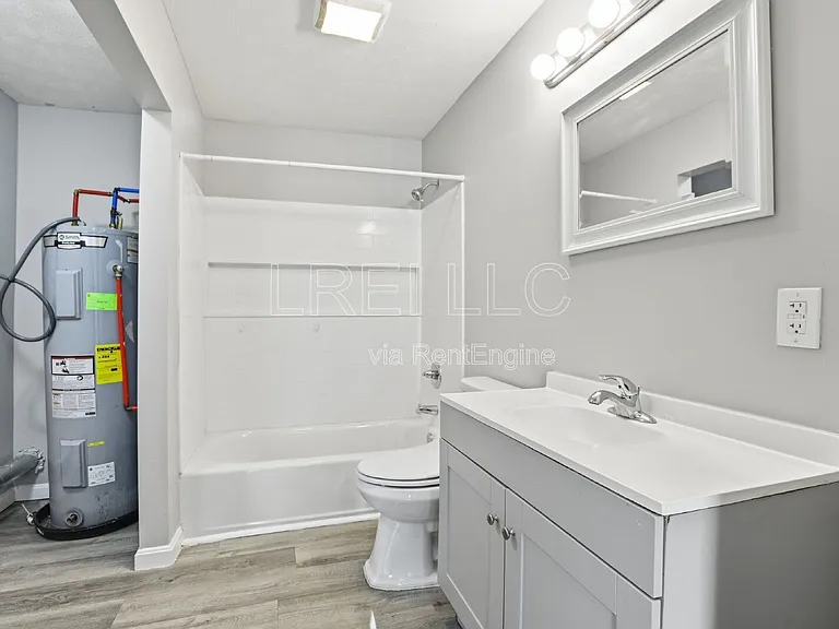 419 Woodcreek Dr #1 — Photo 6
