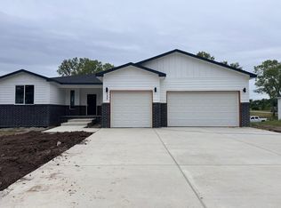 155 South Hbr, Valley Center, KS 67147