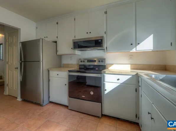 1200 Chatham Rdg, Charlottesville, VA 22901