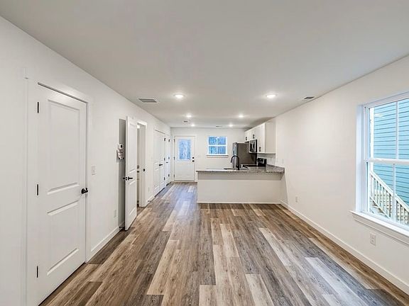 2nd image of 267 Vanderbilt Rd