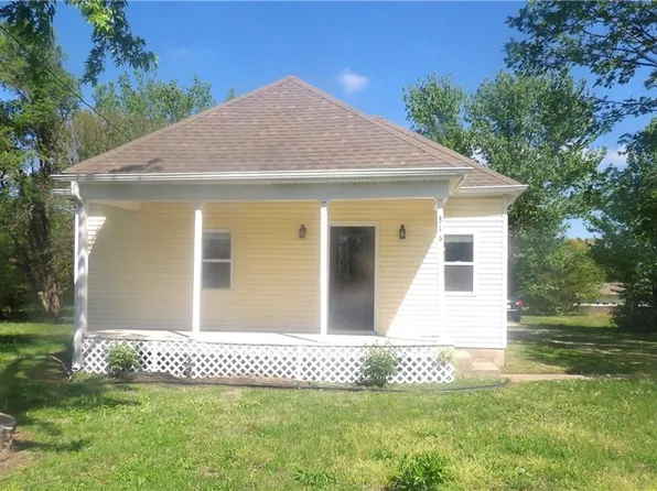 316 N Hickory St, Garnett, KS 66032