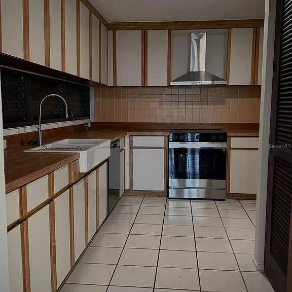 702 Pisos Ave — Photo 13