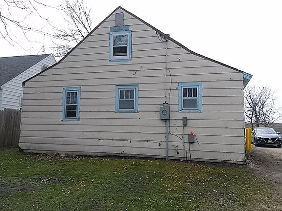 3rd image of 141 5th Ave NE