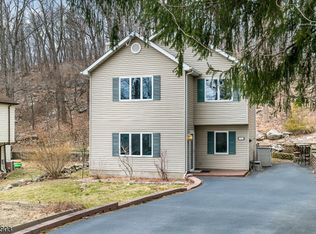 14 Lagoon Trl, Kinnelon, NJ