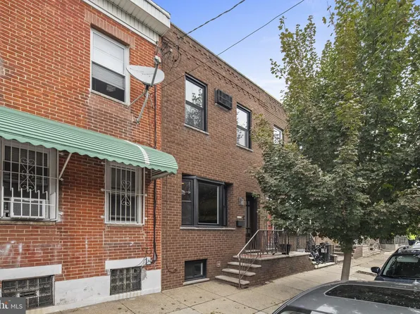 809 Moore St, Philadelphia, PA 19148