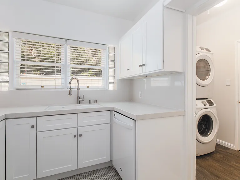 1726 N Vista St — Photo 11