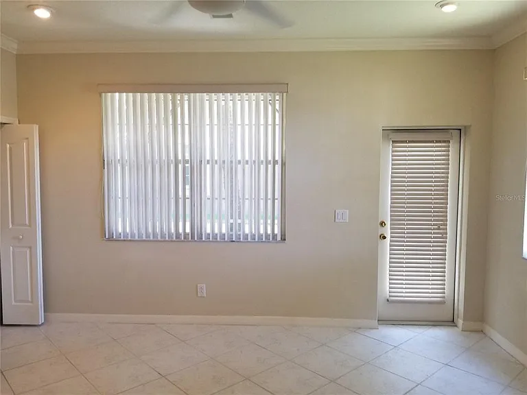 3043 Pointeview Dr — Photo 8