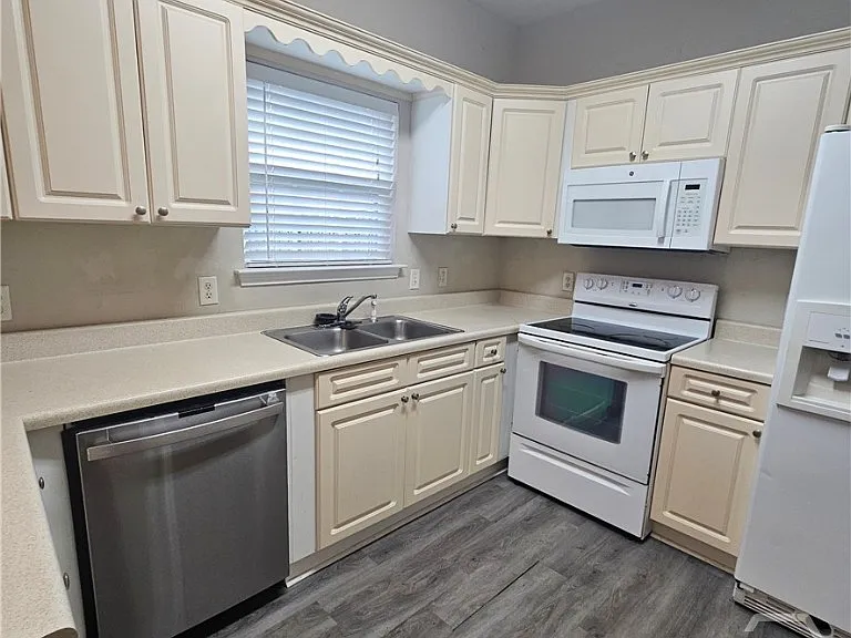 93 Cypress Pointe Dr — Photo 8