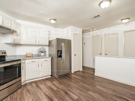 4th image of 2315 Calumet Dr