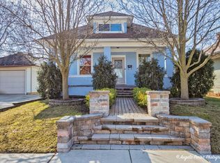 467 Regent St, Elgin, IL 60120