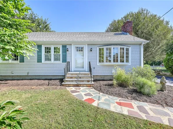 49 Foxhill Ave, Bristol, RI 02809