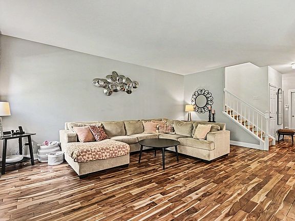 4th image of 1102 Iron Horse Ct