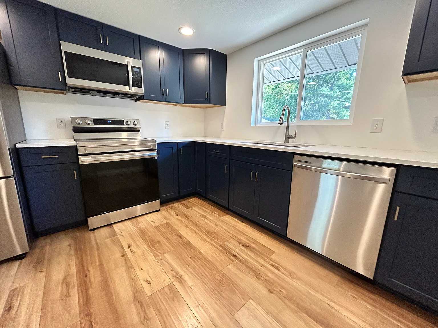 3 bed, 1100 sqft, $1,450 — Photo 2
