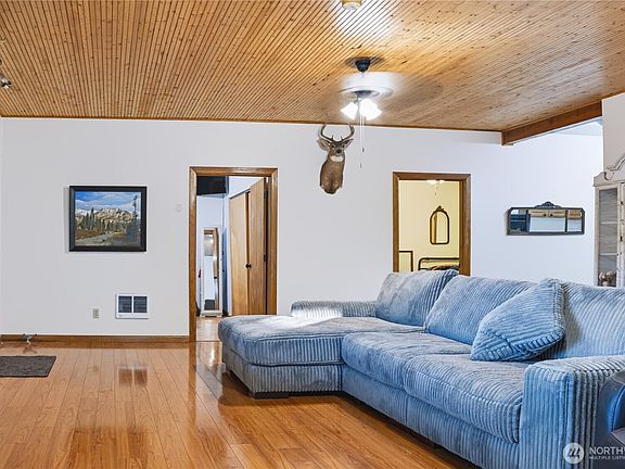 5th image of 155 Tamarack Road