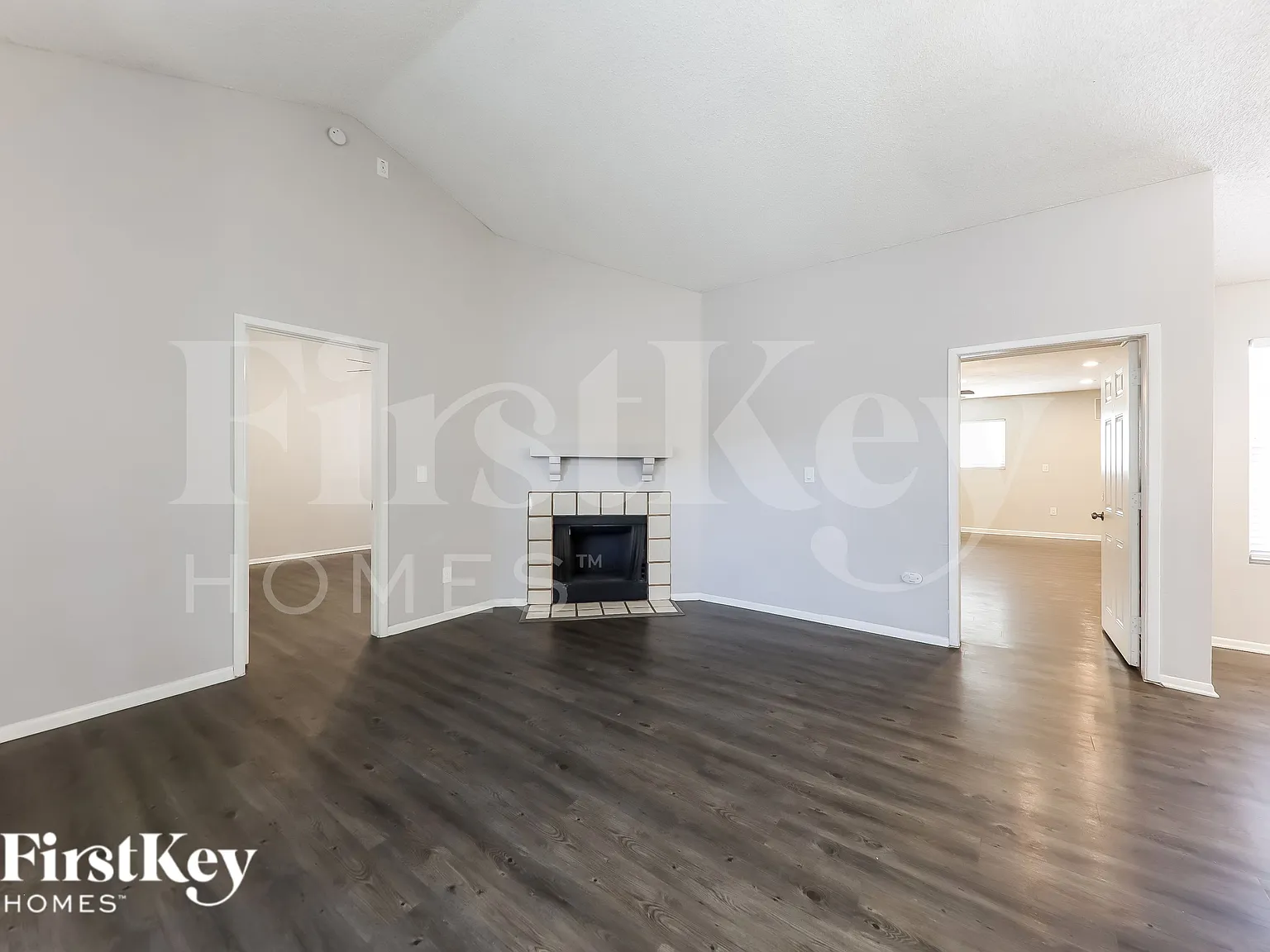 3 bed, 2.0 bath, 1924 sqft, $1,965 — Photo 2